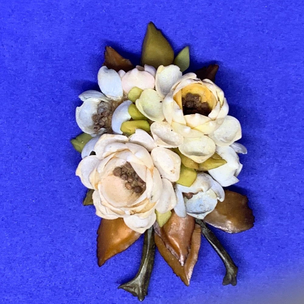 Cottagecore Delicately Made Vintage Shell Brooch